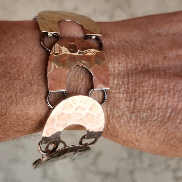 Sterling Silver hammered Link Bracelet - Picture 3 of 16